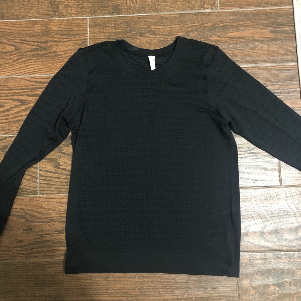 Lululemon workout shirt